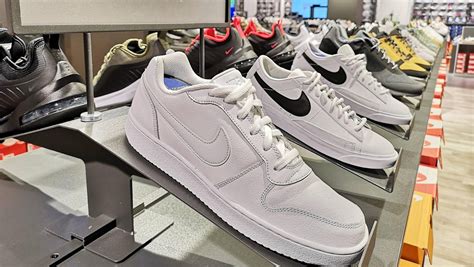 Nike: Konzern nimmt Schuhe wegen umstrittenen Designs aus 